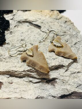 Western Wear Stone Arrowhead Drop Earrings Silver Leaf Accent